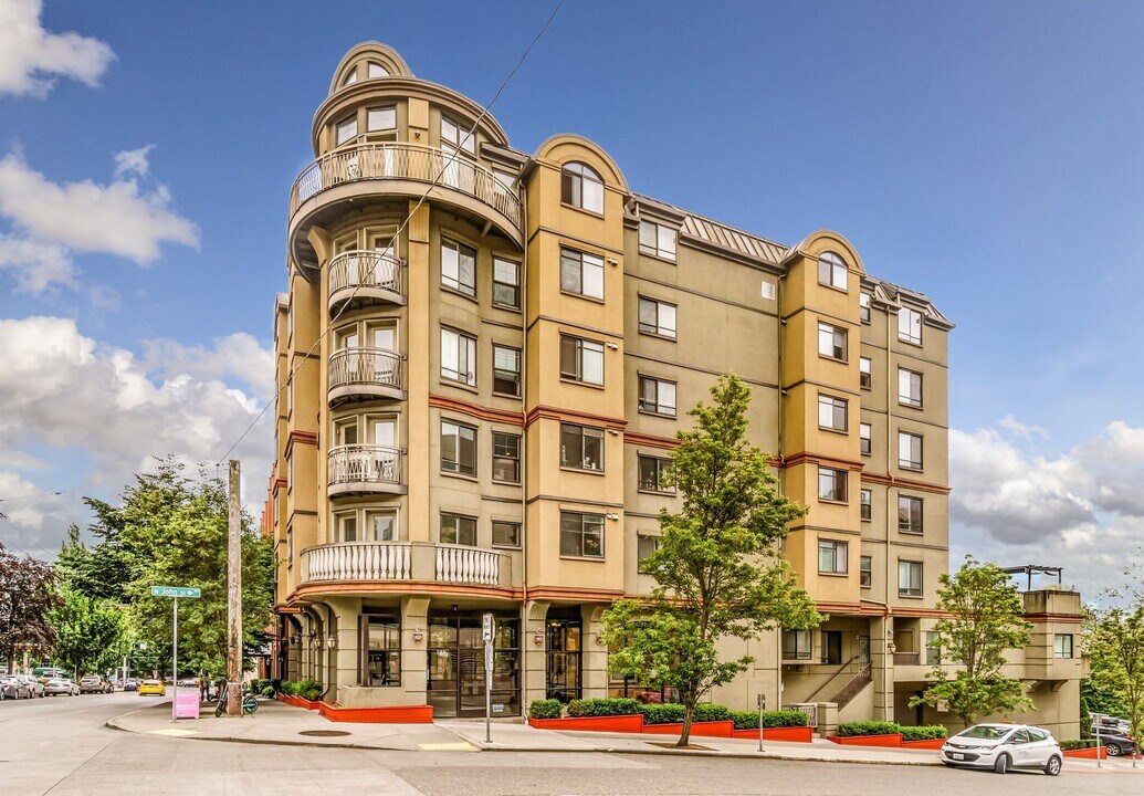 133 Queen Anne Ave N in Seattle, WA - Foto de edificio