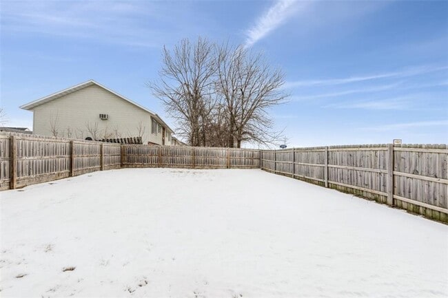824 10th Ave S in Mount Vernon, IA - Foto de edificio - Building Photo