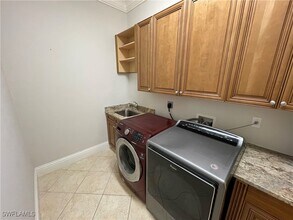 4116 15th Ave SW in Naples, FL - Foto de edificio - Building Photo