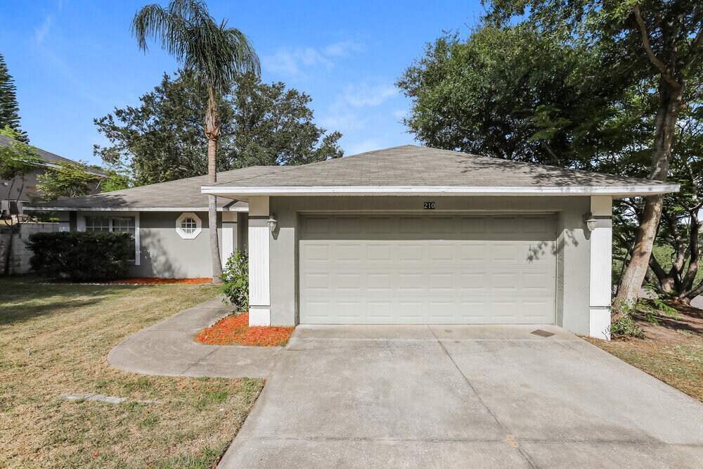 210 Bloxam Ave in Clermont, FL - Building Photo