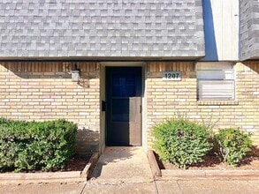 1207 Lakecrest Dr in Norman, OK - Building Photo - Building Photo