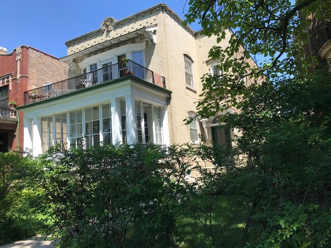 3006 W Logan Blvd in Chicago, IL - Building Photo - Building Photo