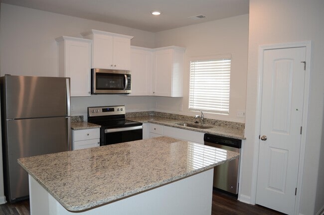 248 Yorktown Ln in Sanford, NC - Building Photo - Building Photo