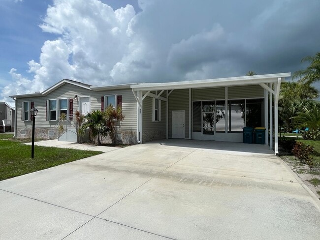property at 907 Barefoot Blvd