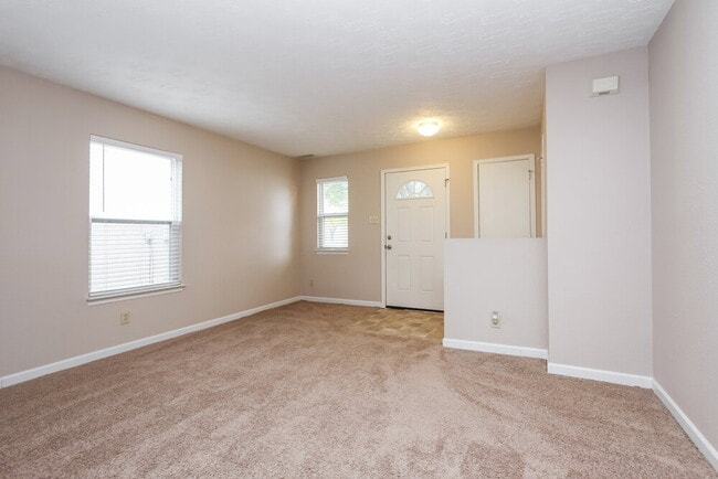 105 Winterwood Dr in Greenwood, IN - Foto de edificio - Building Photo