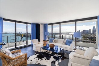 555 NE 15th St in Miami, FL - Building Photo - Building Photo