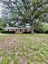 3310 MacArthur Dr in Waco, TX - Building Photo