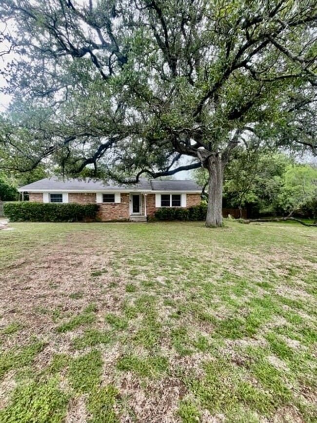 property at 3310 MacArthur Dr