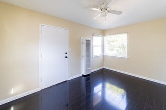 1911 Church St, Unit 1917 #4 in Costa Mesa, CA - Building Photo - Building Photo