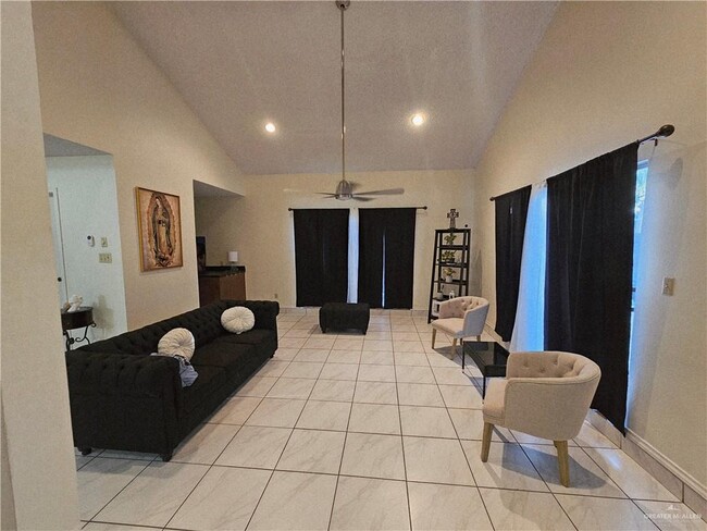 3116 S Casa Linda St in McAllen, TX - Building Photo - Building Photo