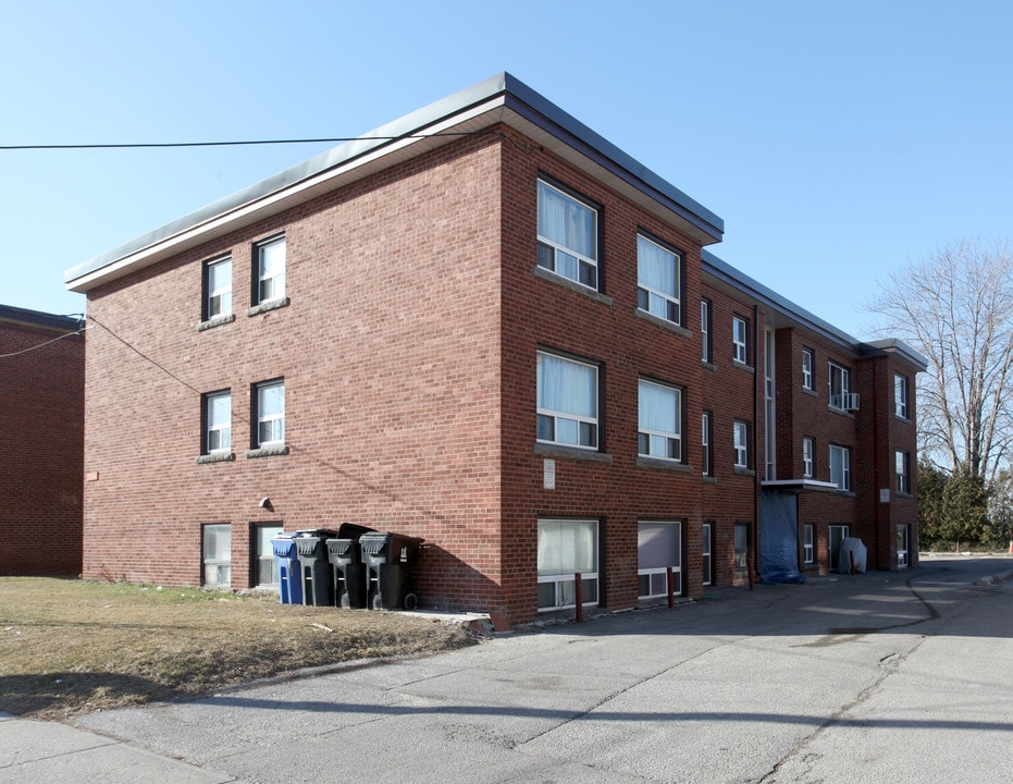 2434 Keele St in Toronto, ON - Building Photo