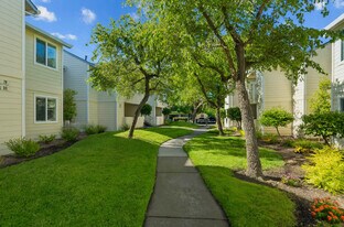 Emerald Pointe in Rohnert Park, CA - Building Photo