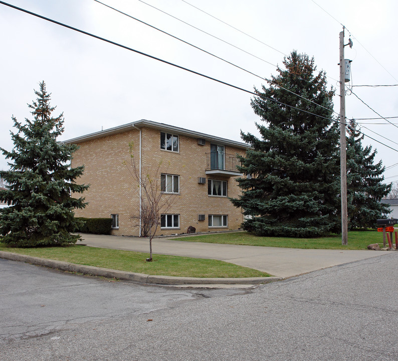 860 Moyer Ave in Youngstown, OH - Building Photo