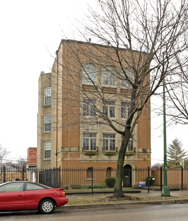 2151 W Granville Ave in Chicago, IL - Building Photo