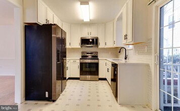 702 Sweetwater Dr in Cinnaminson, NJ - Building Photo - Building Photo