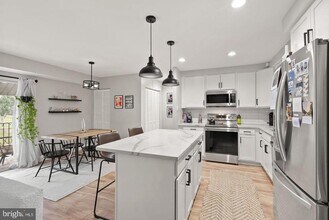 6137 Edsall Rd in Alexandria, VA - Foto de edificio - Building Photo