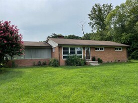 2533 E Woodlyn Way in Greensboro, NC - Building Photo