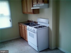 219 N Black Horse Pike in Gloucester Township, NJ - Building Photo - Building Photo