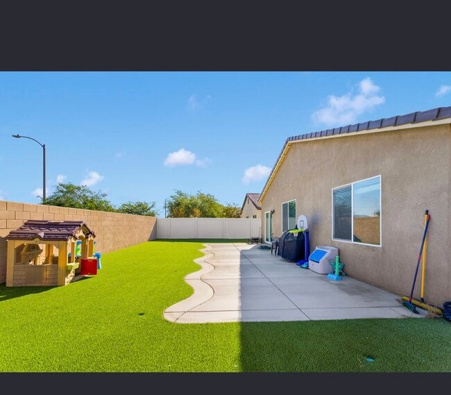 11958 Gaines Ct in Adelanto, CA - Building Photo - Building Photo