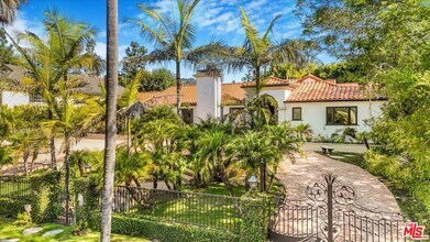 114 S Layton Dr in Los Angeles, CA - Building Photo - Building Photo