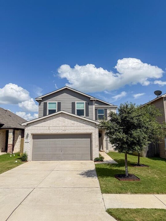 6305 Conestoga Wagon Way in Del Valle, TX - Building Photo