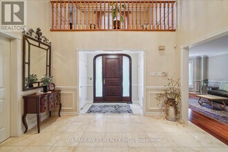 15 Brownlee Ave in Vaughan, ON - Building Photo - Building Photo