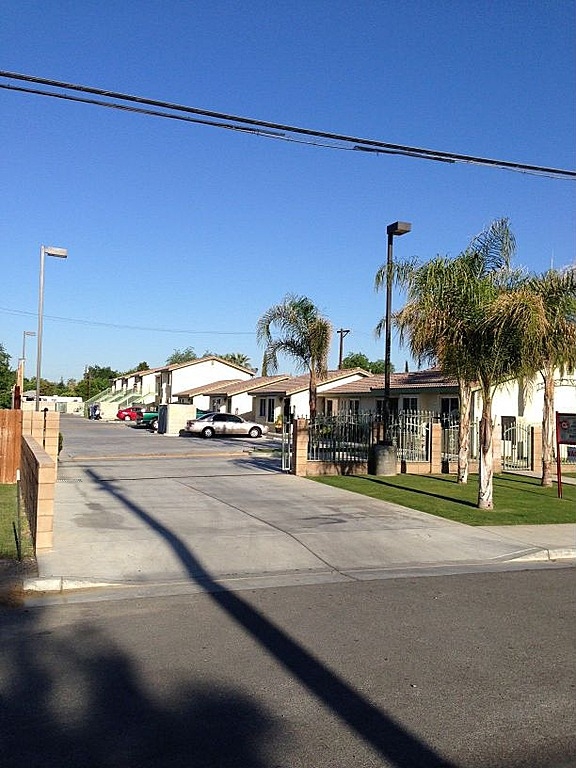 253 Stine Rd in Bakersfield, CA - Building Photo - Building Photo