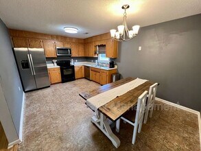 102 Stoneledge Dr in Woodruff, SC - Building Photo - Building Photo