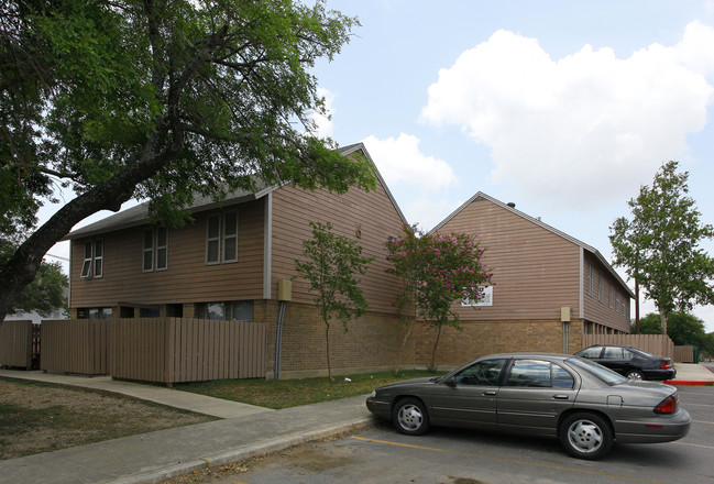 Riverside Apartments in San Antonio, TX - Building Photo - Building Photo