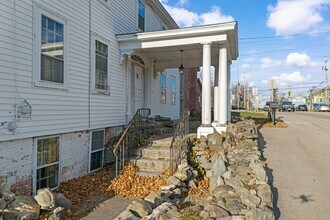 80 Lafayette Rd in Hampton Falls, NH - Building Photo - Building Photo