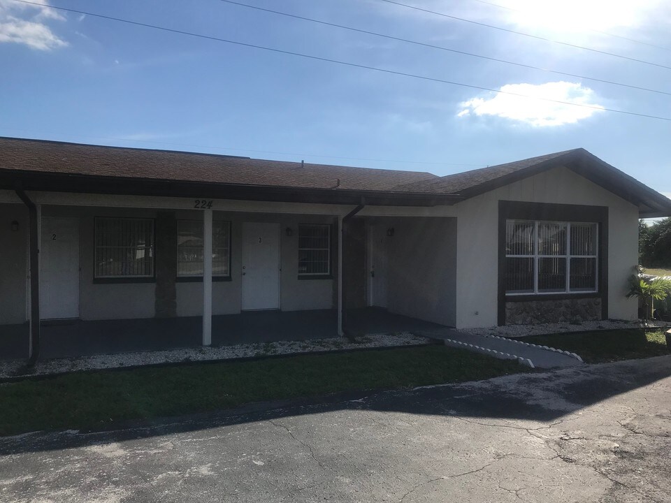 224 SW 47th Terrace in Cape Coral, FL - Building Photo
