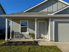 429 Monsoon Dr in Lockhart, TX - Building Photo - Building Photo