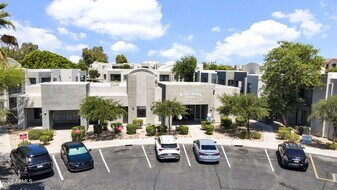 5611 S 32nd St, Unit 2 in Phoenix, AZ - Building Photo