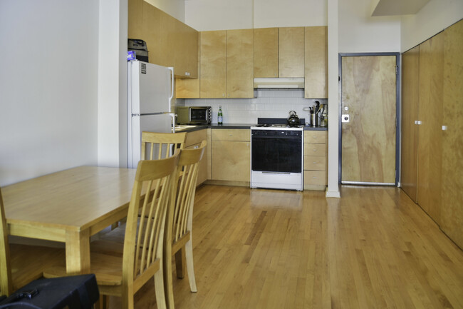 2549 N Halsted St in Chicago, IL - Building Photo - Building Photo