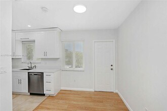 2445 SW 10th St in Miami, FL - Building Photo - Building Photo