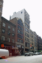 13 E 17th St in New York, NY - Building Photo - Building Photo