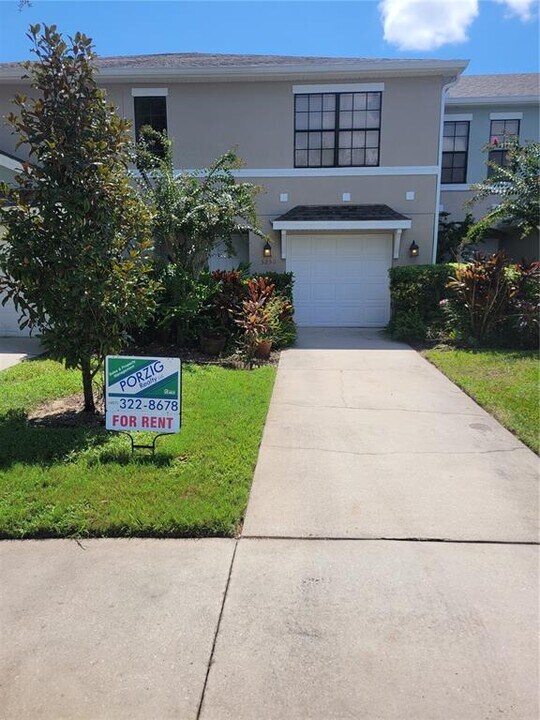 5250 Windsor Lake Cir in Sanford, FL - Foto de edificio