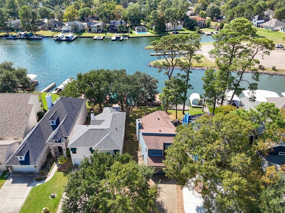 3203 Poe Dr in Montgomery, TX - Building Photo