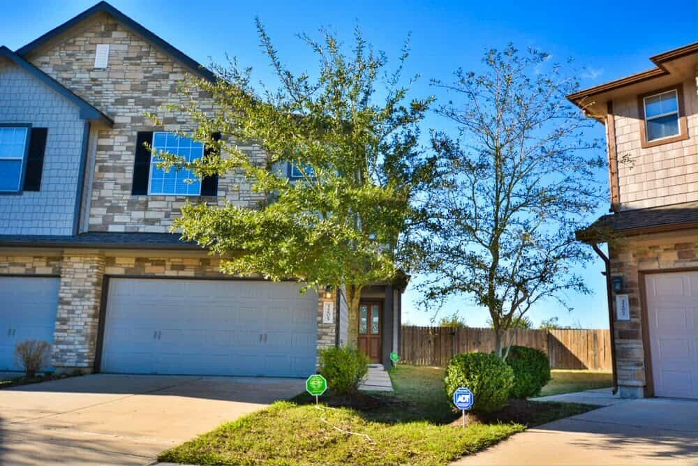 3205 Victorian Manor Ln in Houston, TX - Building Photo