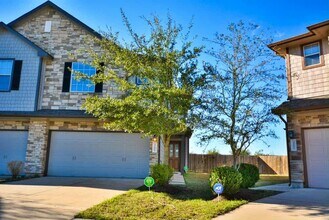 3205 Victorian Manor Ln in Houston, TX - Building Photo - Building Photo