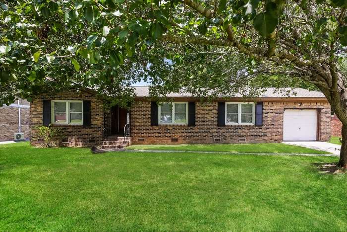 8380 Delhi Rd in North Charleston, SC - Building Photo