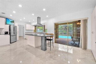 3441 N Hills Dr in Hollywood, FL - Building Photo