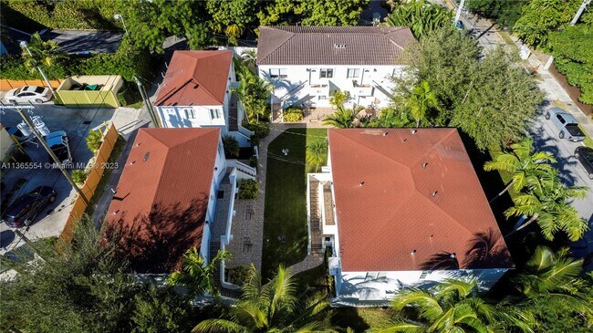 7514 NE 6th Ct-Unit -4 in Miami, FL - Foto de edificio - Building Photo