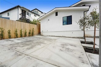 2822 1/4 Waverly Drive Unit in Los Angeles, CA - Building Photo - Building Photo