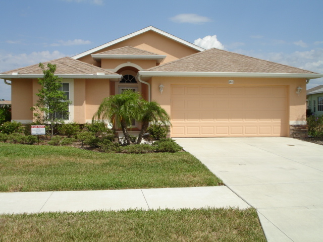 2134 Boxwood St in North Port, FL - Building Photo