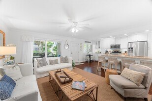 380 4th Ave S in Naples, FL - Building Photo