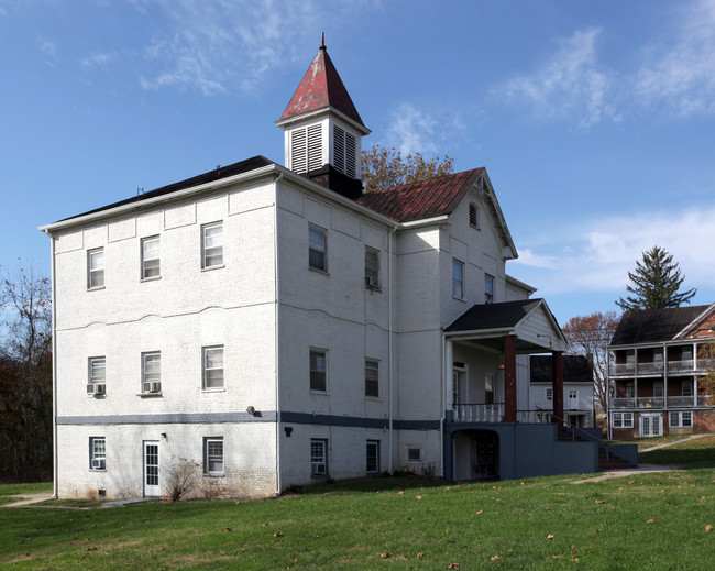 Daleville College Apartments in Daleville, VA - Building Photo - Building Photo