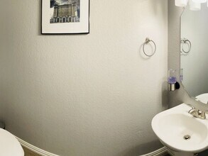 5624 Giddyup Ln in Fort Worth, TX - Foto de edificio - Building Photo