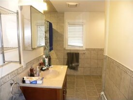 85 Seymour St, Unit Apt #1 in Worcester, MA - Building Photo