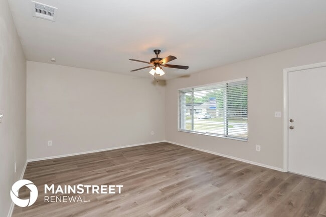 property at 6947 Roslyn Ct